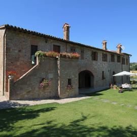 Apartment on farm amidst the Umbrian hills