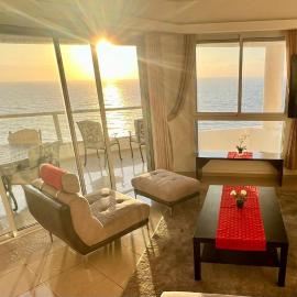 Your BEACH FRONT vacation SUITE โรงแรมในบัตยัม