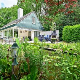 Holiday Home in Reutum with Pond and Trails, hotel in Reutum