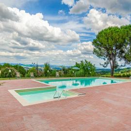 Idyllic Farmhouse in Gambassi Terme-Fi with Swimming Pool, hotel Quercében