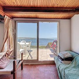 Charming house with terrace and breathtaking views, hotel sa Bages