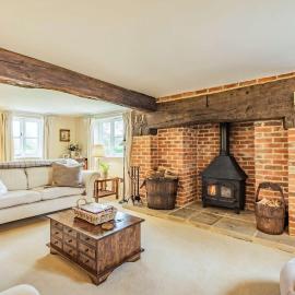 Beautiful thatched country 4 Bedroom Cottage