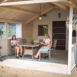 Bungalow in Miedzyzdroje with a terrace, hotel in Międzyzdroje
