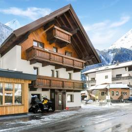 Comfortable apartment in Längenfeld with ski storage