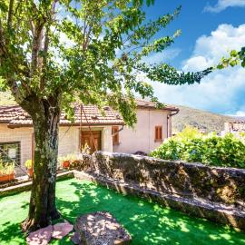 Farmhouse in Casoli near Ski Slopes