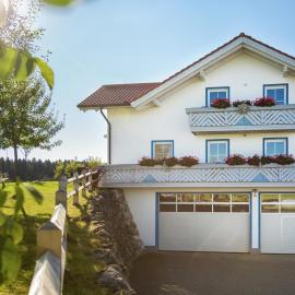 Tolles Bauernhaus im Allgaeu mit Alpenblick, hotel in Bernbeuren