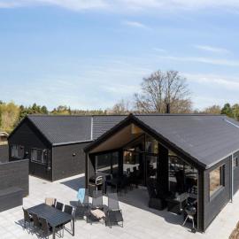 5 star holiday home in Dronningmølle
