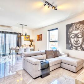 Luxury Swieqi Apartment - Adults Age 30 Plus & Family Stays Only