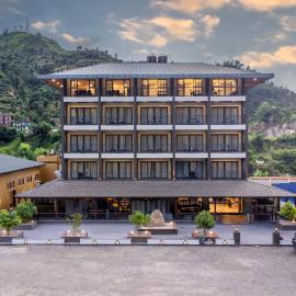 Triple Crown Resort, hotel in Dhāding