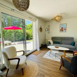 Spacious cocoon with pool in La Rochelle