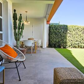 Stylish & cozy home by the beach, hotel v destinácii Pasito Blanco