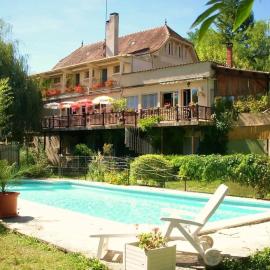 Viesnīca La Bonne Auberge pilsētā Frayssinet