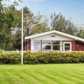 8 person holiday home in Struer โรงแรมในStruer