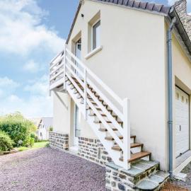Apartment in Saint-Rémy near Lake