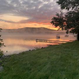 A Peaceful Waterfront Escape - La Perle du Lac, hotel in Degelis