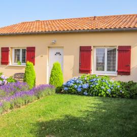 Villa in Les Forges with Golf Access, ξενοδοχείο σε Les Forges