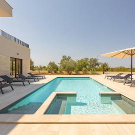 Villa Cvita by AdriaticLuxuryVillas, hotel a Poličnik