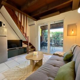 Le Grand Bleu - Comfy & Lumineux, hotel v destinácii Frontignan