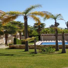 Pego Retreat with Shared Pool, hotel u gradu Pego
