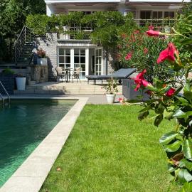Studio swimming pool BXL, hotel em Dilbeek