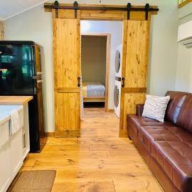 Jai Hollow Tiny Home Cottage, khách sạn ở Robbinsville