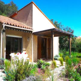 Villa in Le Boulou with Scenic Hilltop Views, hotel v destinácii Le Boulou