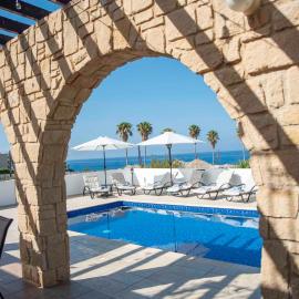 Villa Cynthiana 4- 300m from the sea 3 bedrooms 3 bathrooms, hotel a Kissonerga