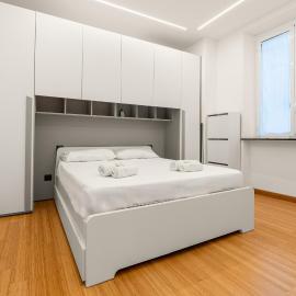Sea side apartment - new bright home, hotel Genovában