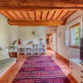 Appartamento con piscina e giardino - Lavanda, hotelli kohteessa Ghizzano