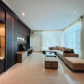 Exclusive Bungalow Private & Peaceful in Miri Ocean Park 5BR, hotel in Miri