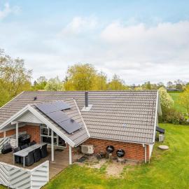 4 star holiday home in Juelsminde, hotel en Sønderby