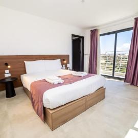 Peaceful 1-Bedroom Apartment Stunning Views - by HostMT