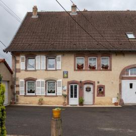 4-Bedroom Alsace Retreat, Hotel in Niderviller