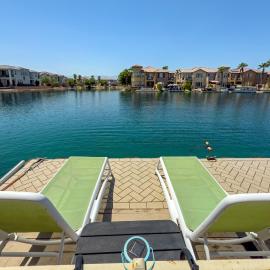 Terra Lago Villa Lake, Mountain and Desert view, Coachella Getaway, hotel v destinácii Indio