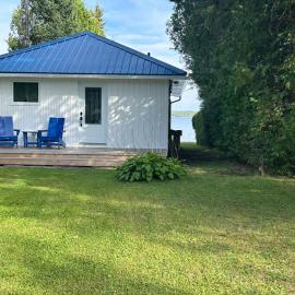 Water Front Cottage - Balsam Lake, hotel in Victoria Road