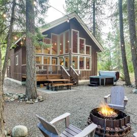 Hot Tub & Game Room: Ronald Retreat 2 Mi to Lake!