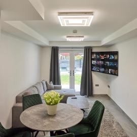 The Ashcroft Studios & Apartments with Free Parking