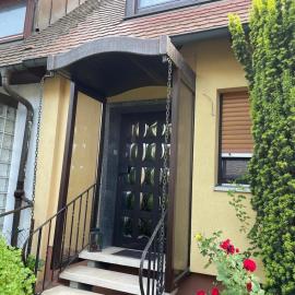 Spacious 3BR House with 2 Parking Spaces & Garden, Hotel in Nürnberg