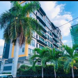 2BR Condo with Rooftop Pool - G28, מלון בקינגסטון