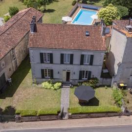 Gîtes de La Maison du Bonnesheur, hotel a Bonnes