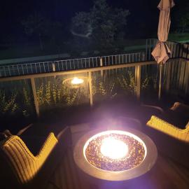 Nature trail view with cozy patio and firetable, hotel Innisfilben