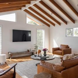Blackbutt House - Luxe Retreat With Pool and Sauna