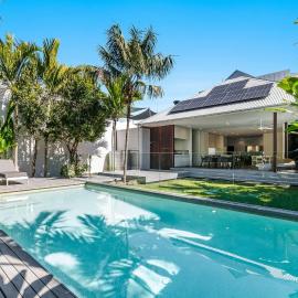 Alpha Luxe - Pet Friendly Luxury Home and Heated Pool | Winter Escape Deal | Stay Longer & Save | 1 June – 31 August