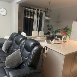 Airdrie में, होटल Spacious Bedroom-Near Airport YYC