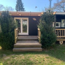 Chalet with balcony in Veluwe, Hotel in Garderen