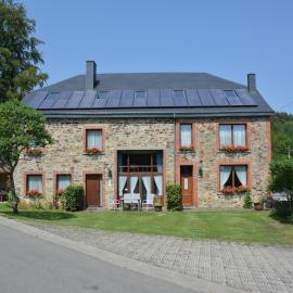 Vintage home with pets, Hotel in Daverdisse