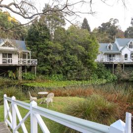 Apple Tree Cottage - Charming Coastal Getaway