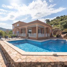 Hillside Retreat in Roquebrun，Roquebrun的飯店