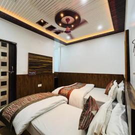 S R Hotel