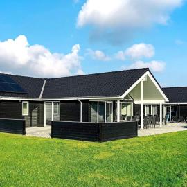 5 star holiday home in Grenaa، فندق في جرينا